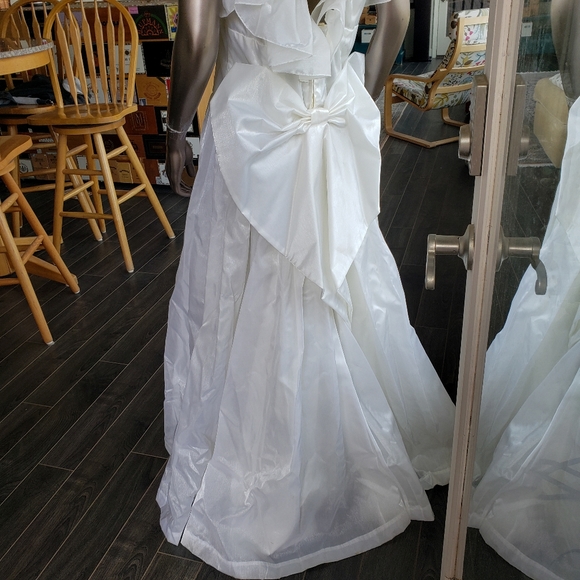 Bespoke Seamstress Made Wedding Dress - Picture 7 of 11